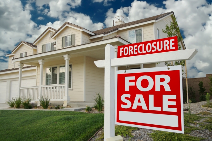 The fourth quarter of 2015 experienced a double decline in mortgage originations and foreclosures, according to a pair of new data reports