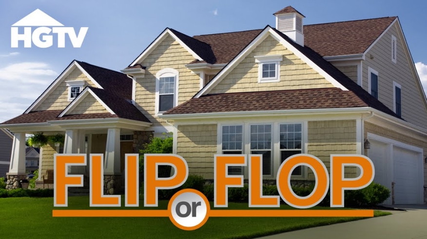 Fans of the HGTV series “Flip or Flop” are complaining that they’ve been flipped and flopped by real estate courses tied to the hosts of the popular program