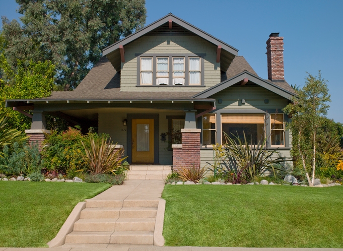 Sales of existing single-family homes in California dropped by 0.9 percent from June to July, according to data from the California Association of Realtors (CAR)