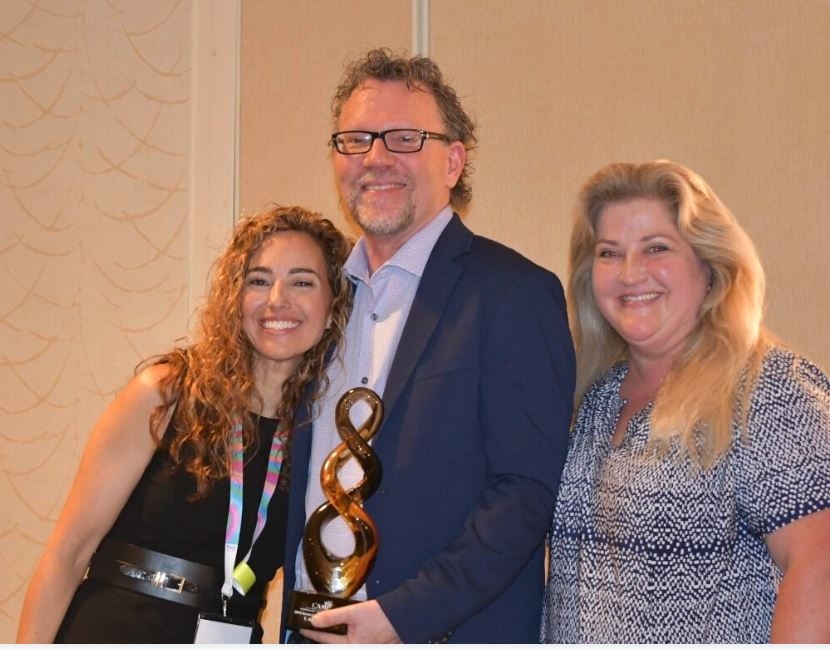 Kevin Casey (center), Senior Mortgage Consultant with Guarantee Mortgage in San Francisco and Past President of the San Francisco Peninsula Chapter of CAMP, receives CAMP’s Associate Member of the Year Award in August