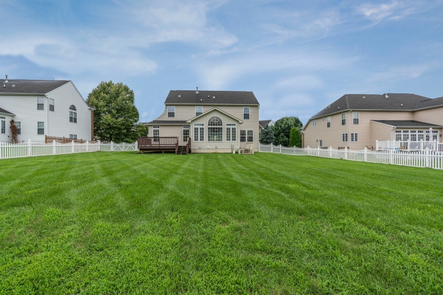 Three well-kept houses. Photo by Evan Dvorkin on Unsplash