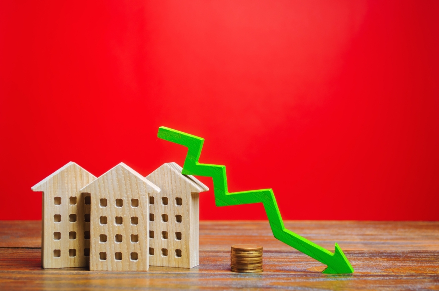 Mortgage rates going down. Photo Credit: iStock.com/Andrii Yalanskyi
