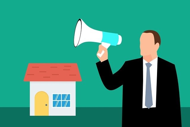 Animated photo of a house and an agent with a megaphone.