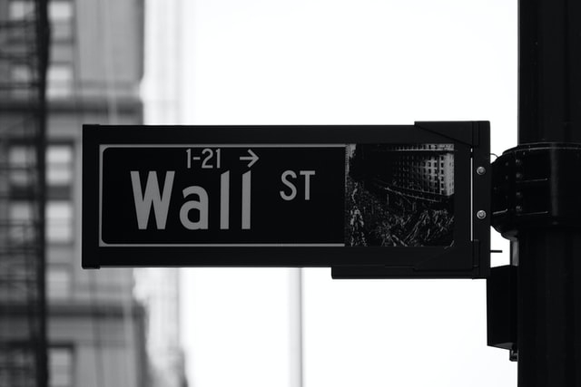 Photo of the Wall Street sign.