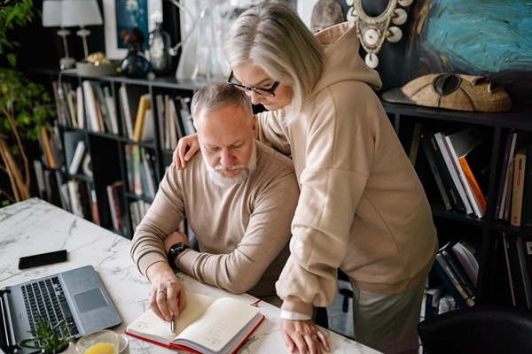 Photo of an elderly couple educating themselves.