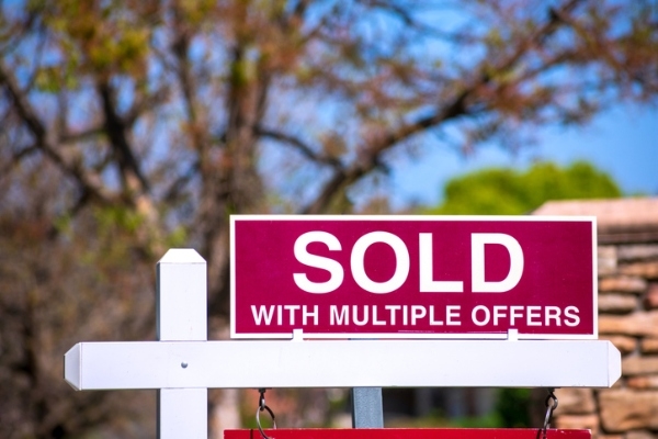 Photo of a sign reading “sold with multiple offers.” Credit: iStockphoto.com/Michael Vi