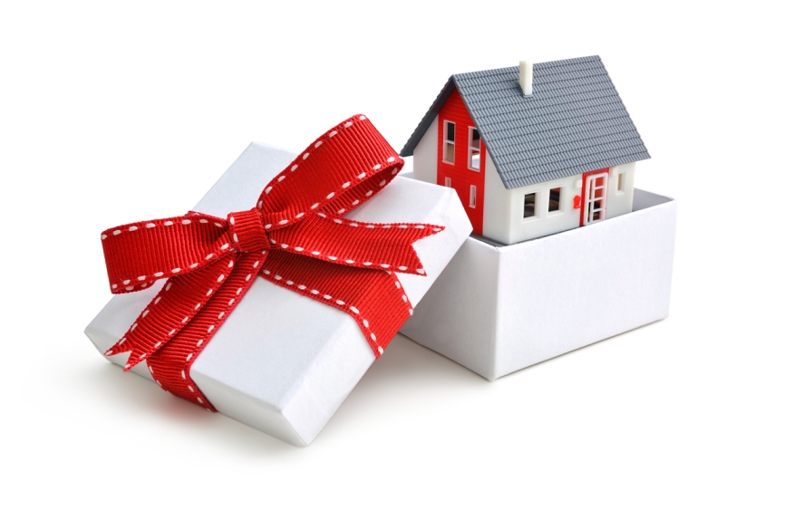 The Best Holiday Gifts for New Homeowners - Capital Mortgages