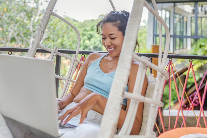 A mortgage mom works from home in an almost vacation-like setting. 